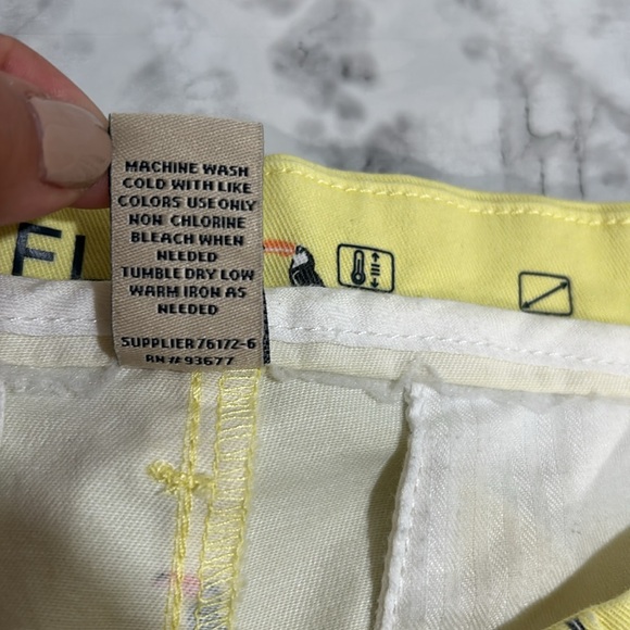 ST. JOHNSBAY MENS CASUAL SHORTS YELLOW TOUCAN PRINT Sz 32 - Picture 9 of 10